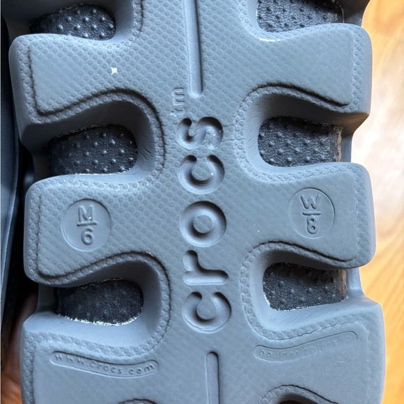 CROCS Black with Gray Soles M6 W8 - Picture 6 of 6